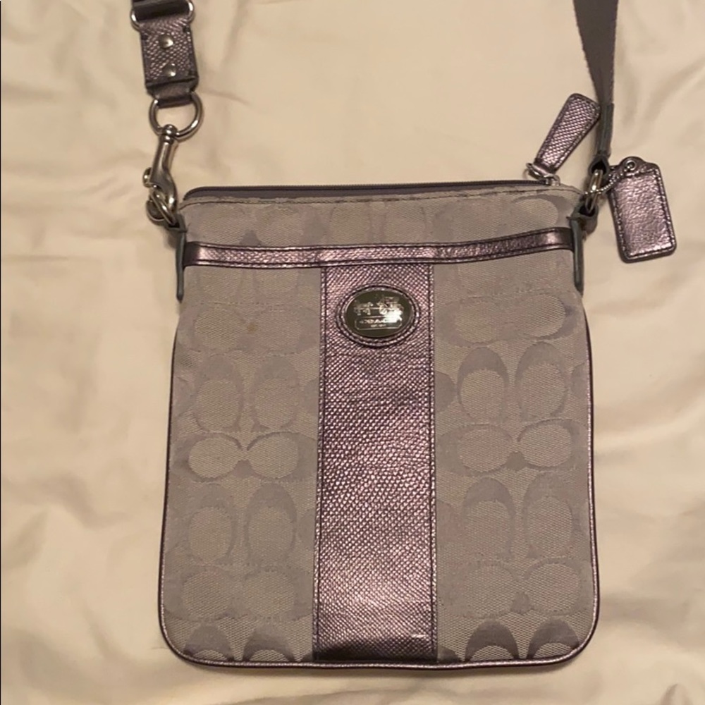 Coach crossbody Authenticate